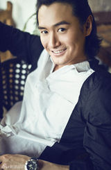 组图：王雨生日大片突破自我展熟男魅力