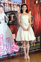 组图：宋承宪宣传《我的公主》 金泰熙公主扮相迷人