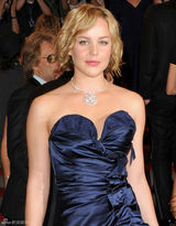 高清组图：纽约大都会庆典 艾比-考尼什秀褶皱礼服