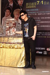 组图：潘玮柏8月推新专辑 自曝私下十分邋遢