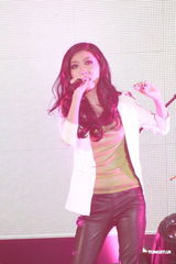 组图：曲婉婷香港音乐会 否认借版权事件炒作