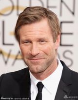 组图：阿伦-艾克哈特现身金球红毯型男范儿十足