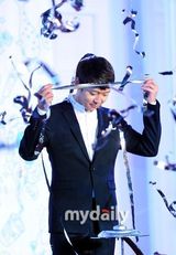 组图：JYJ朴有天金俊秀出席粉丝博览会开幕式