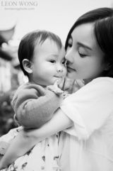 组图：李小璐与女儿甜蜜出镜 贾乃亮幼儿照曝光