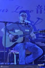 组图：薛凯琪陈奂仁G.E.M携手演出为母亲节献歌