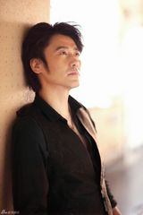 组图：吴秀波成熟写真 展现低调内敛迷人魅力