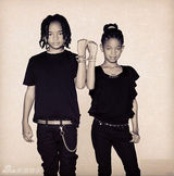 组图：威尔史密斯温馨全家福 儿子贾登半裸卖萌