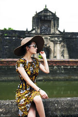 组图：秦海璐复古唯美写真 优雅造型风情万种