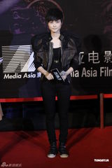 组图：《血滴子》上末日档 李宇春被封睡神