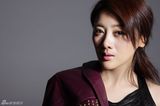 组图：小李琳朋克混搭写真 呈现率性漂亮主妇