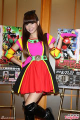 组图：蝴蝶姐姐变骑士公主 挺罗志祥撕信为效果