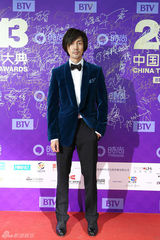 组图：众星冬夜闪耀时尚大典 倪妮甜美梁静霸气