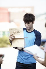 组图：《继承者》开机 李敏镐显上流继承者威严