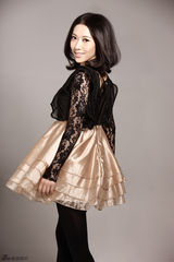 组图：赵芊羽演绎黑白双色写真