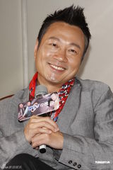 组图：黎耀祥赴台宣传新剧 邓萃雯坦言非“女强人”