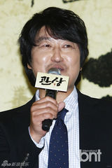 组图：宋康昊等答谢《观相》观众 李钟硕缺席