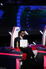 组图：华晨宇快男夺冠欧豪惜败 春春笔笔拥抱