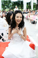 高清图：马来西亚艺人童冰玉百万“嫁”星梦娱乐