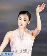组图：韩国冰上公主金妍儿退役办纪念表演