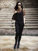 组图：小宋佳豹纹配裤装拍街拍帅气十足