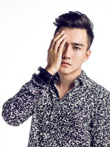 组图：翟天临多面派大片 视觉盛宴美男气质