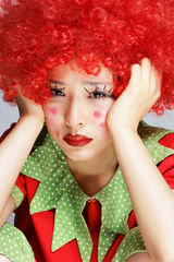 组图：江一燕小丑写真百变心情 银幕素描80后小妞