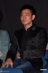 组图：曹格个唱力证与侧田兄弟情 刘德华低调助阵