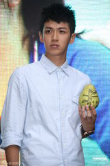 组图：柯震东现身预售会 新片变身大野狼