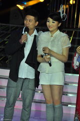 组图：邹凯上电视节目惊喜求婚 陈一冰谢娜微笑祝福