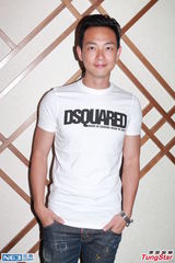 组图：佘诗曼苗侨伟林峰庆新剧杀青