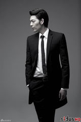 高清组图：《绅士》金宇彬全新写真展洒脱干练魅力