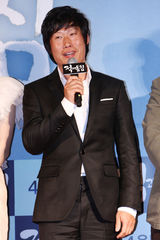 高清图：郑丽媛刘海镇等出席《与敌同寝》发布会