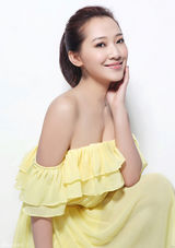 组图：秦子越踏春而来 首款唯美写真曝光