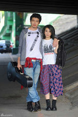 组图：田馥甄拍新歌MV与男主角秀恩爱