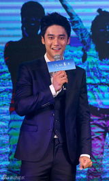 组图：《一又二分之一》发布会 尼坤现身引尖叫