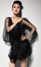 邓紫衣《B区32号》后魅惑变身 黑天鹅妖娆绽放(图)