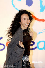 幻灯图集：王菲再现招牌烟熏妆 刘嘉玲黄色唐装雷人