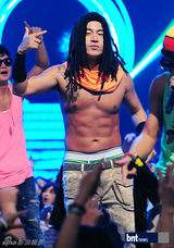 组图：HaHa等《尹道贤的Must》献热情舞台