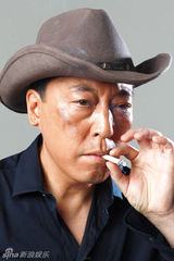 高清图：倪大红登时尚杂志 演绎西部硬汉时尚