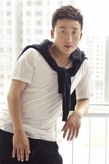 组图：李思博时尚写真大片尽显干练