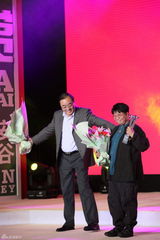 组图：田沁鑫收获年度大奖 周志强院长盼明年再登台