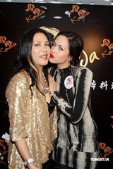 幻灯图：贝安琪为母亲庆生 汪诗诗汪圆圆道贺 