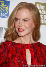 组图：基德曼携夫出席新片首映 红裙亮相尽显高贵