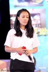 幻灯图集：六大卫视赈灾晚会 那英素颜登场演唱