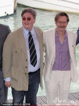 组图：《锅匠裁缝士兵间谍》发布 影帝费尔斯受瞩目