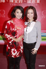 组图：廖碧儿郭晋安等为《依家有喜》试造型 