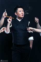 组图：《龙门镖局》大掌柜郭京飞鬼马写真