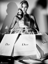 组图：超模坎蒂丝-斯瓦内普尔透视裙登封面