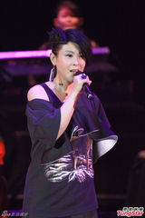 组图：刘若英分享爱情体会 自曝恋爱失败多次