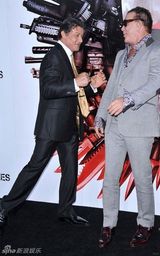 幻灯图：《敢死队》洛杉矶首映 史泰龙领衔众硬汉